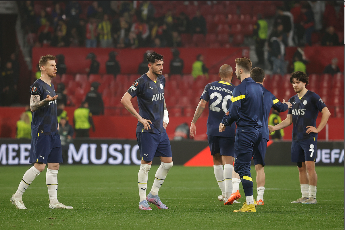 "Fener fırsat tepti" - Sporun manşetleri