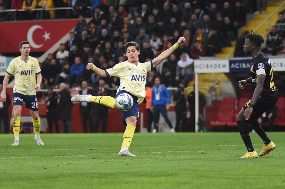 Fenerbahçeli Arda Güler'e Kayseri'de alkış ve tepki bir arada