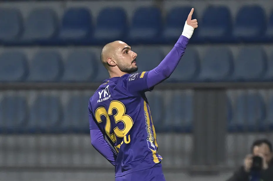 Galatasaray’ın yeni transferi Ahmed Kutucu kimdir, bonservisi ne kadar? Ahmed Kutucu kaç yaşında ve hangi takımlarda oynadı? - 3 Galatasaray’ın yeni transferi Ahmed Kutucu kimdir, bonservisi ne kadar? Ahmed Kutucu kaç yaşında ve hangi takımlarda oynadı? - 3