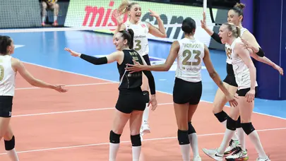 Kupa Voley'de VakıfBank set vermeden turladı