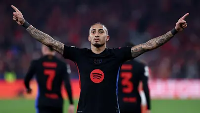 Şampiyonlar Ligi'nde drama gecesi: Barcelona 10 kişiyle mucize galibiyet aldı, Liverpool imkansızı başardı