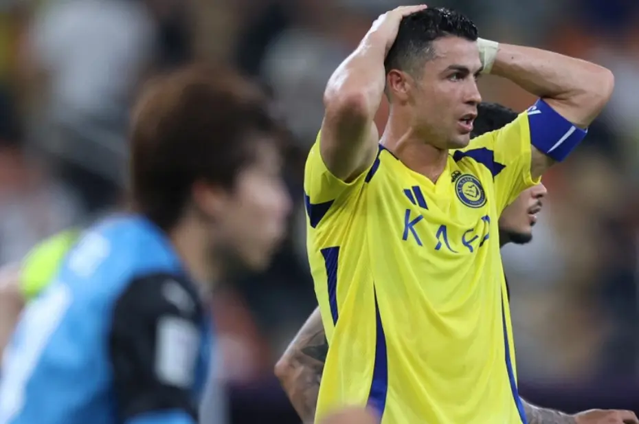 Dev maçta Cristiano Ronaldo'dan takım arkadaşlarına olay hareket - 5