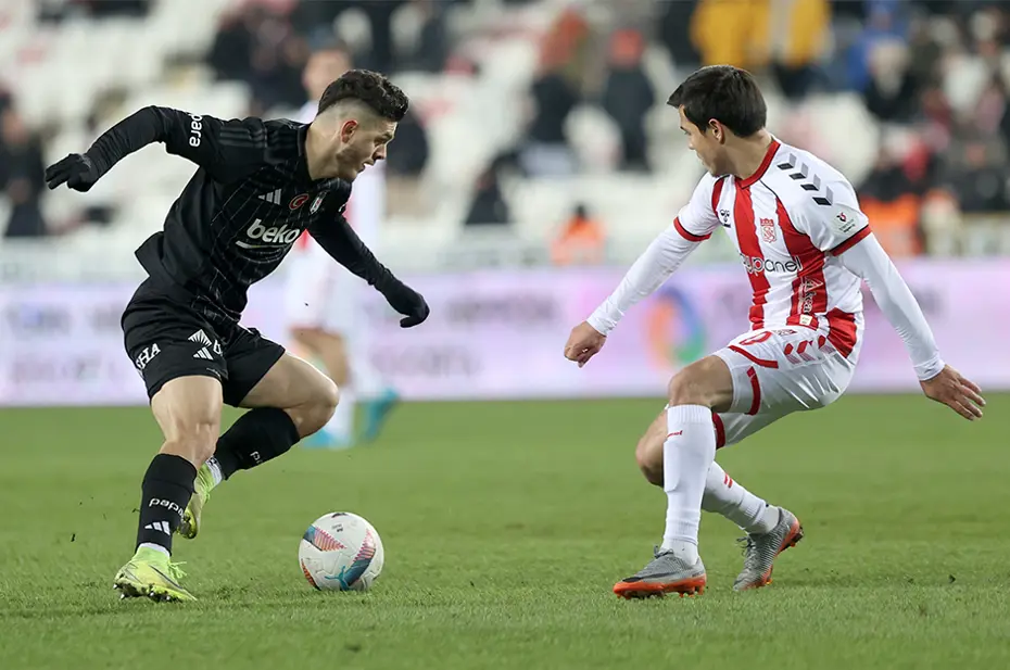 "Disiplinli, kompakt ve kararlı" | Spor yazarları Beşiktaş için ne dedi? - 3 "Disiplinli, kompakt ve kararlı" | Spor yazarları Beşiktaş için ne dedi? - 3