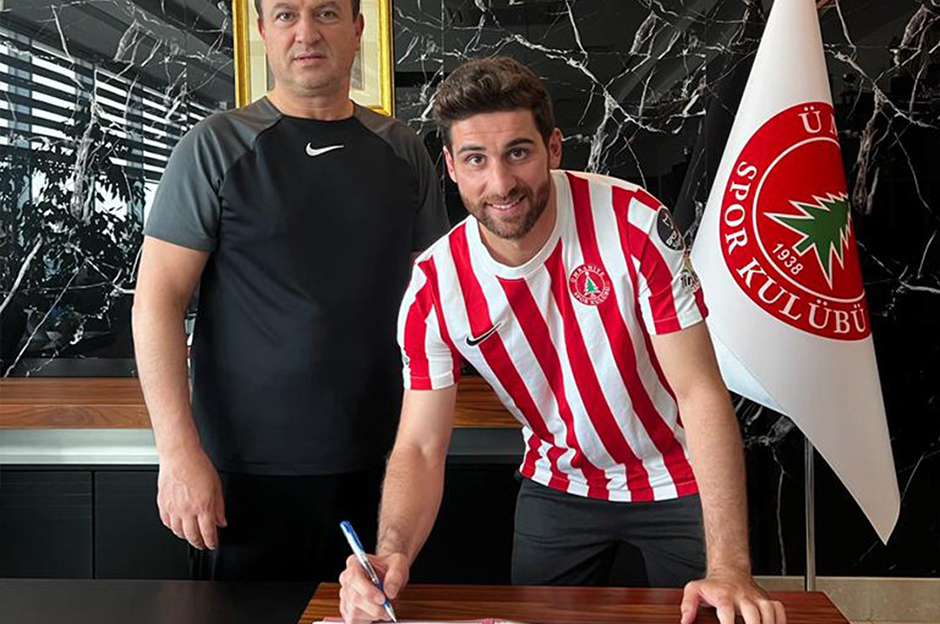 Onur Ayık 1 yıl daha Ümraniyespor'da