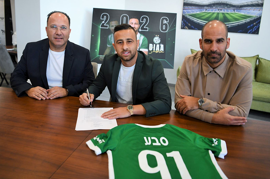 Dia Saba imzayı attı