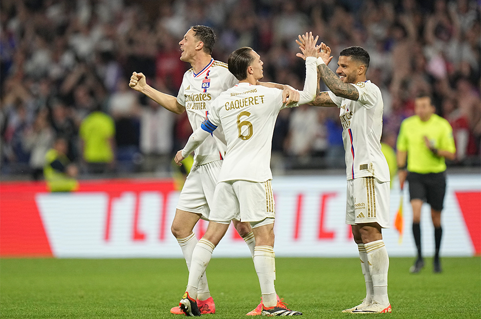 2 kırmızı kart 7 gol: Lyon 90+16'da kazandı