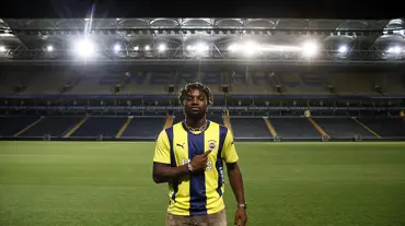 Fenerbahçe, Allan Saint-Maximin'in sözleşme detaylarını KAP'a bildirdi