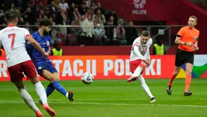6 gollü maçta Szymanski attı, Livakovic kızardı 6 gollü maçta Szymanski attı, Livakovic kızardı