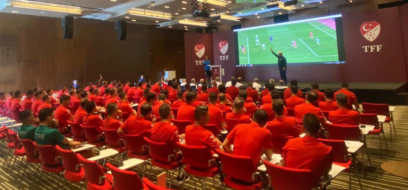 Futbol hakemlerinin yaz semineri başladı