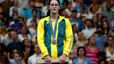 Kaylee McKeown olimpiyatlarda kendi rekorunu kırdı