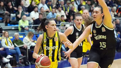 Fenerbahçe Opet yarı final ilk maçında derbiyi farklı kazandı