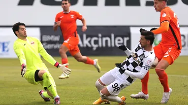 Manisa FK 10 kişiyle 1 puanı kurtardı