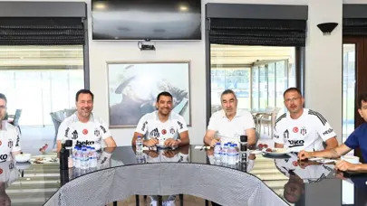 Beşiktaş'ta van Bronckhorst görevine başladı