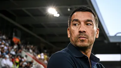 Van Bronckhorst: "Rakibe iki gol hediye ettik"