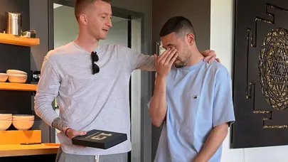 Adı Galatasaray'la anılıyordu, ağlayarak veda etti