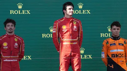 F1 Avustralya Grand Prix'sinde kazanan Sainz: Verstappen yarıştan çekildi