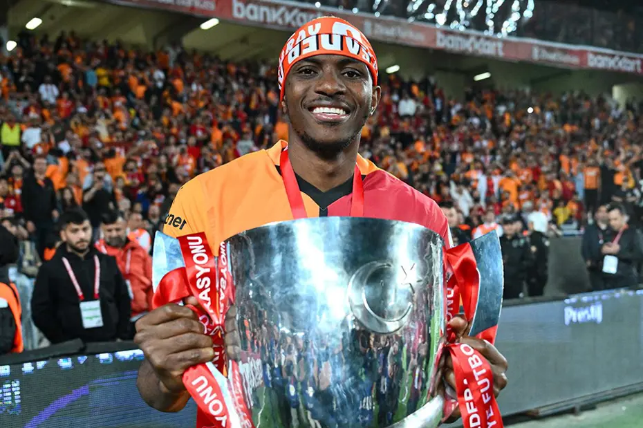 Victor Osimhen'den kupa finalindeki rekor sonrası flaş paylaşım - 3