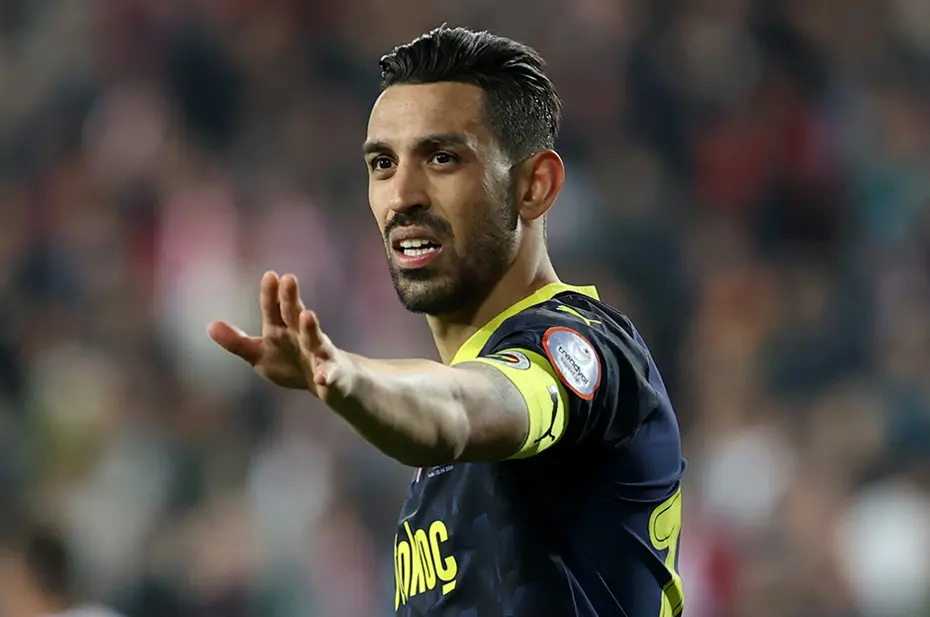 Fenerbahçe soyunma odasında isyan: 3 futbolcu esti gürledi - 5 Fenerbahçe soyunma odasında isyan: 3 futbolcu esti gürledi - 5