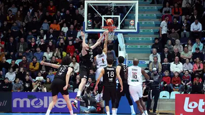 12 Dev Adam galibiyetle veda etti