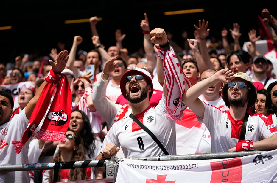 EURO 2024'te tribünlere Türkiye damgası: Ev sahibi Almanya bile yetişemedi - 14 EURO 2024'te tribünlere Türkiye damgası: Ev sahibi Almanya bile yetişemedi - 14