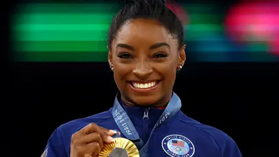 Simone Biles atlama masasında altın madalyanın sahibi oldu