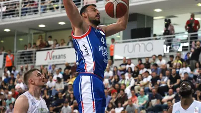 Anadolu Efes'ten farklı galibiyet