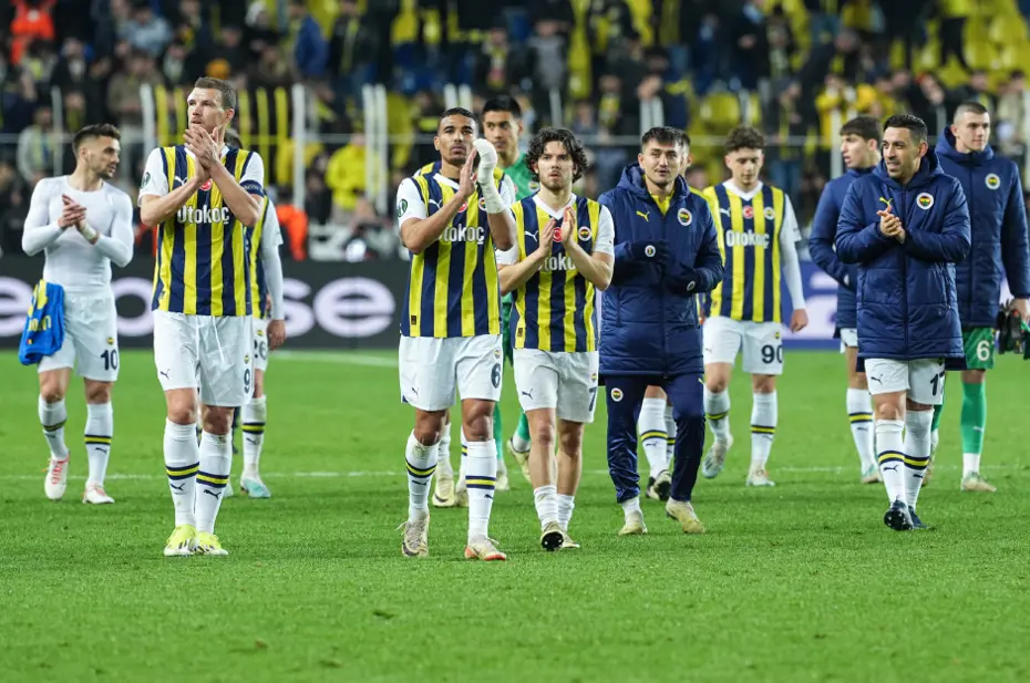 Nisan ayında Fenerbahçe'yi bekleyen zorlu fikstür: 2 derbi, 2 çeyrek final maçı - 2