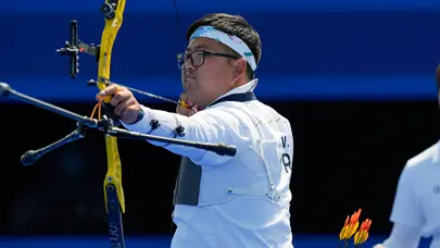 Mete Gazoz'u eleyen Woojin Kim, olimpiyat şampiyonu oldu Mete Gazoz'u eleyen Woojin Kim, olimpiyat şampiyonu oldu