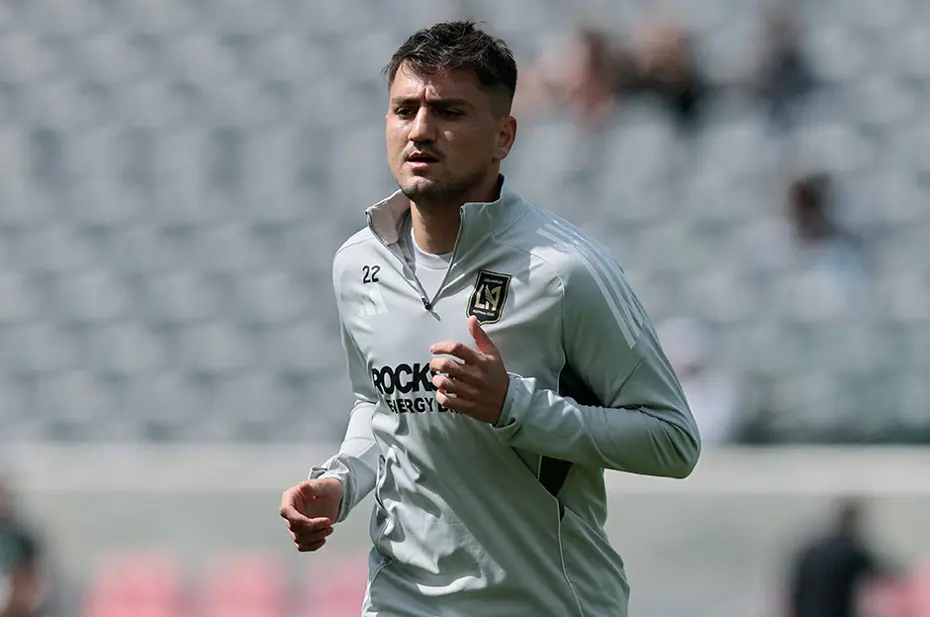 ABD'de Cengiz Ünder şoku yaşattı: Yere çöken kaleci uzun süre ayağa kalkamadı - 5