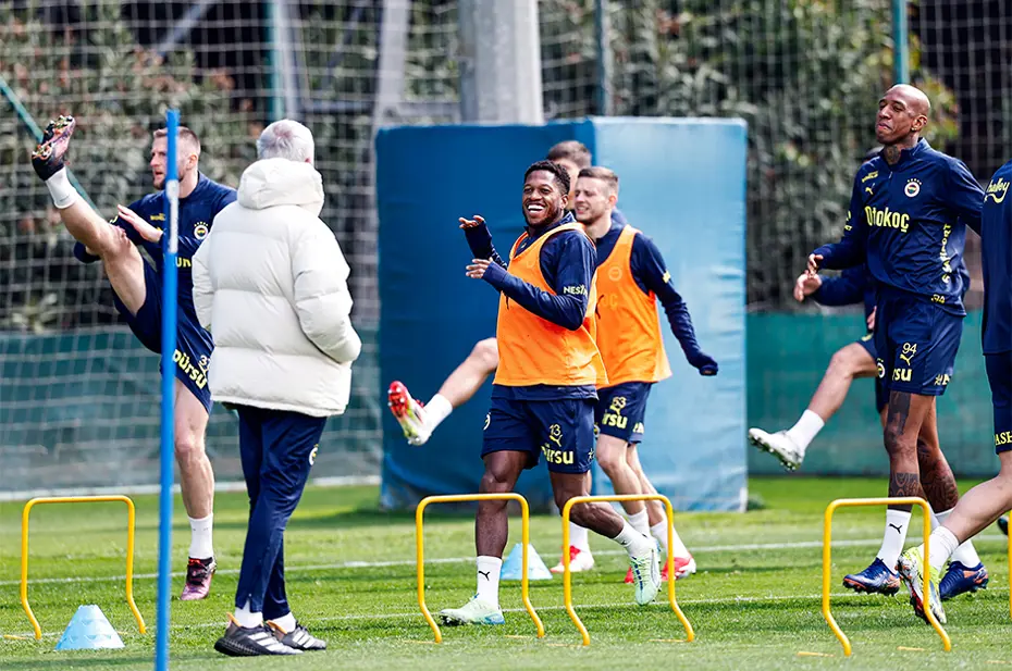 Yusuf Akçiçek için masadaki rakam dudak uçuklattı: Fenerbahçe'den 7 isim için karar - 1 Yusuf Akçiçek için masadaki rakam dudak uçuklattı: Fenerbahçe'den 7 isim için karar - 1