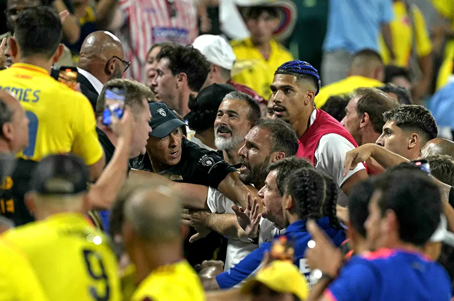 Copa America'da olaylı maç: Darwin Nunez, tribüne çıkıp taraftarla yumruklaştı - 3