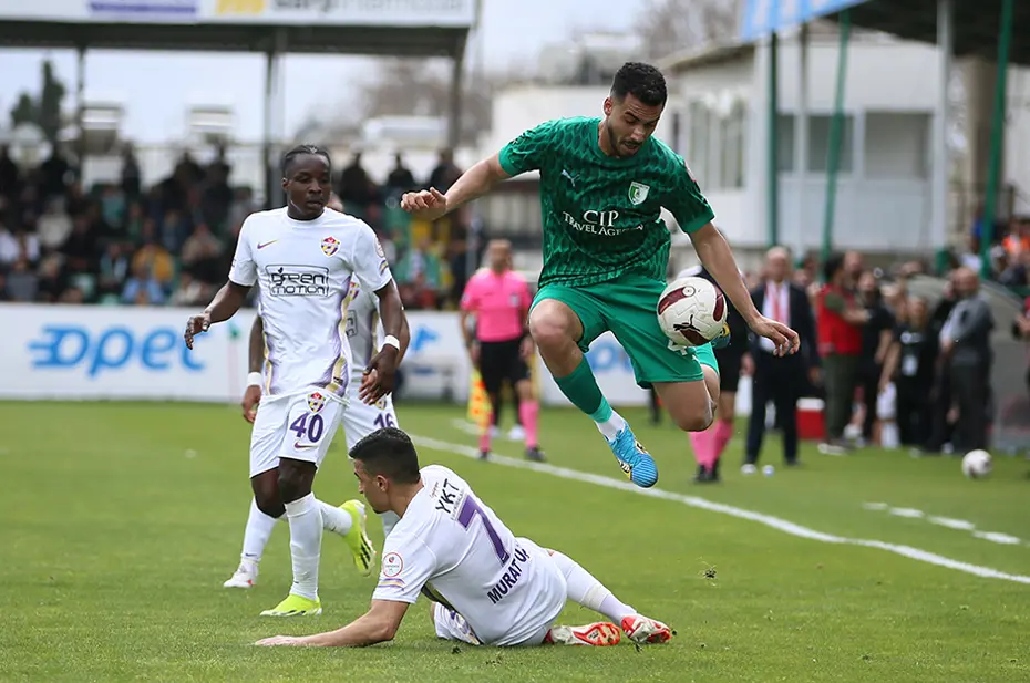1. Lig'de olaylı maç: Hocalar ve kaptanlar oyundan atıldı - 16