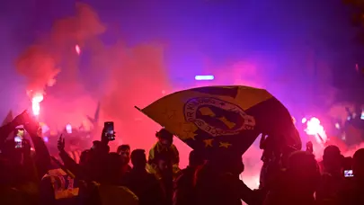 Fenerbahçe, Samandıra'da tezahürat ve meşalelerle karşılandı