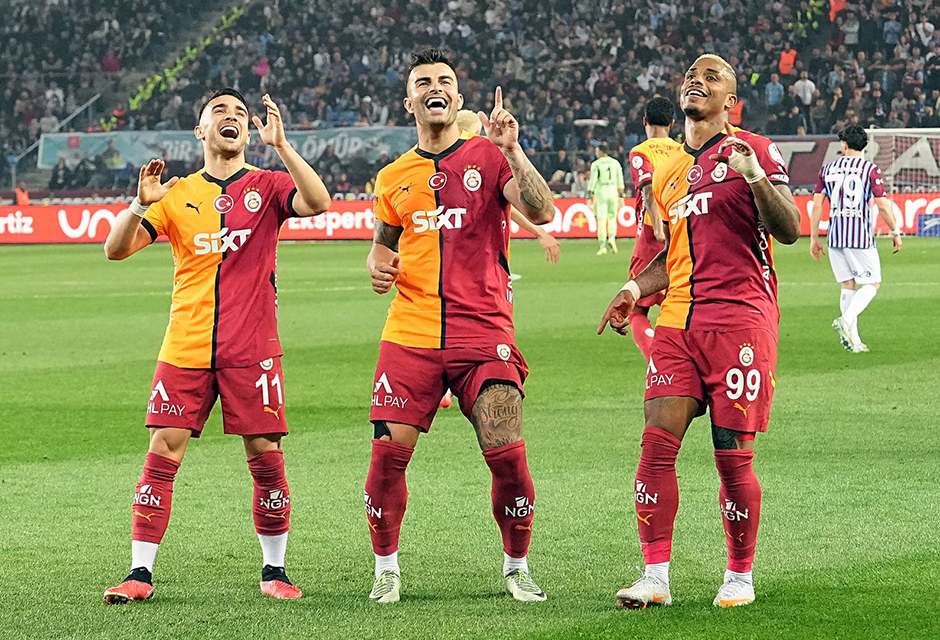 (Maç özeti) Galatasaray ikinci yarı açıldı: Şampiyonluğa 1 puan kaldı