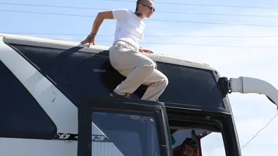 Böylesi görülmedi: Cezalı kadın teknik direktörden maçı izlemek için ilginç çözüm