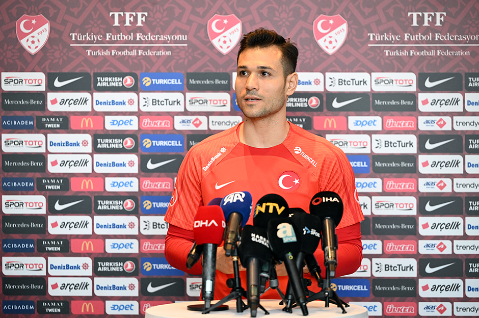 Ertaç Özbir'den Montella'nın şifreleri