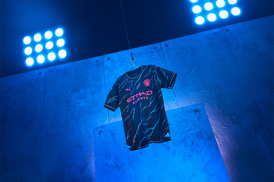 Manchester City, 2023/2024 sezonunda giyeceği 3. formasını tanıttı