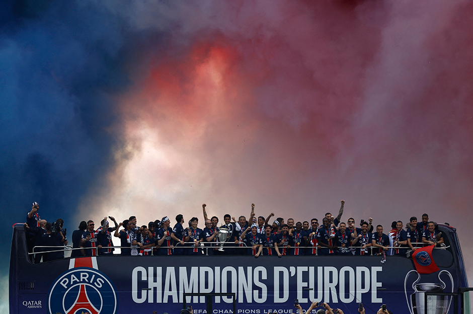 PSG önce Macron'u ziyaret etti, sonra statta şampiyonluğu kutladı