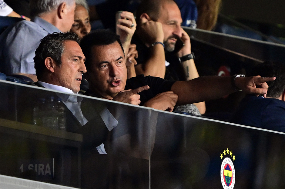 Fenerbahçe 3 futbolcudan vazgeçti: Alınan cevapla hemen masadan kalkıldı