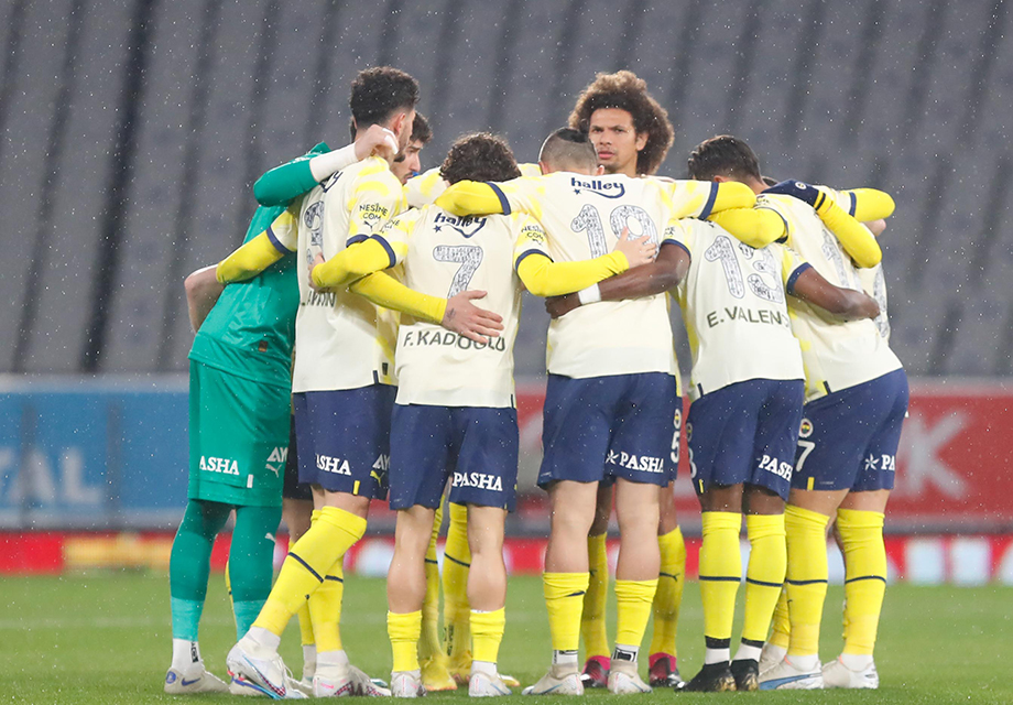 "Fenerbahçe'nin şampiyon olabilmesi için Galatasaray maçına önde girmesi lazım"