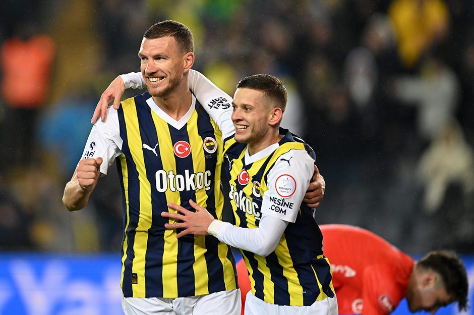 Fenerbahçe'de Adana Demirspor maçı öncesi kart alarmı