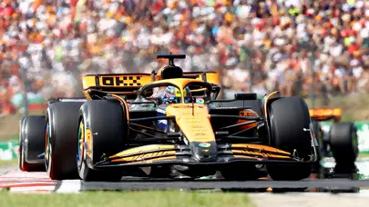 Oscar Piastri kariyerinin ilk zaferini Macaristan GP'de elde etti