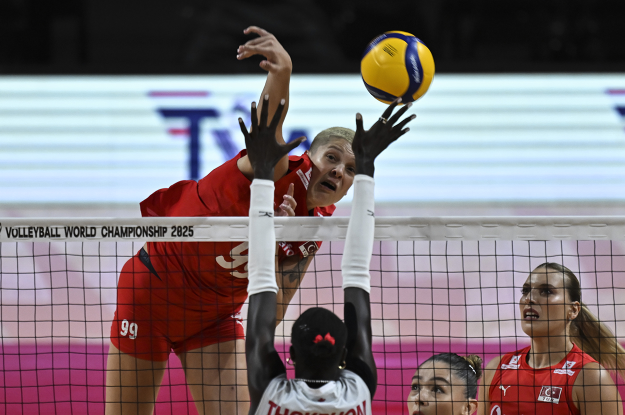 SON DAKİKA | Filenin Sultanları, Kanada'yı da ezdi geçti: Son 16 turundaki rakibi belli oldu