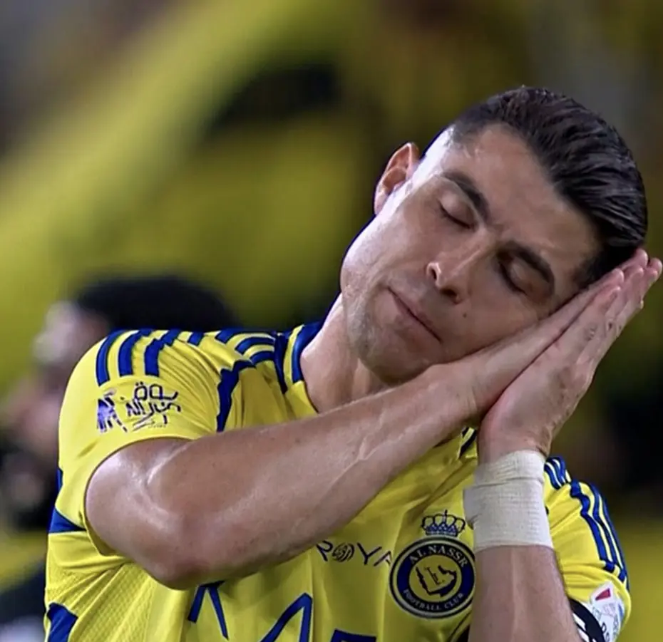 Dev maçta Cristiano Ronaldo'dan takım arkadaşlarına olay hareket - 3