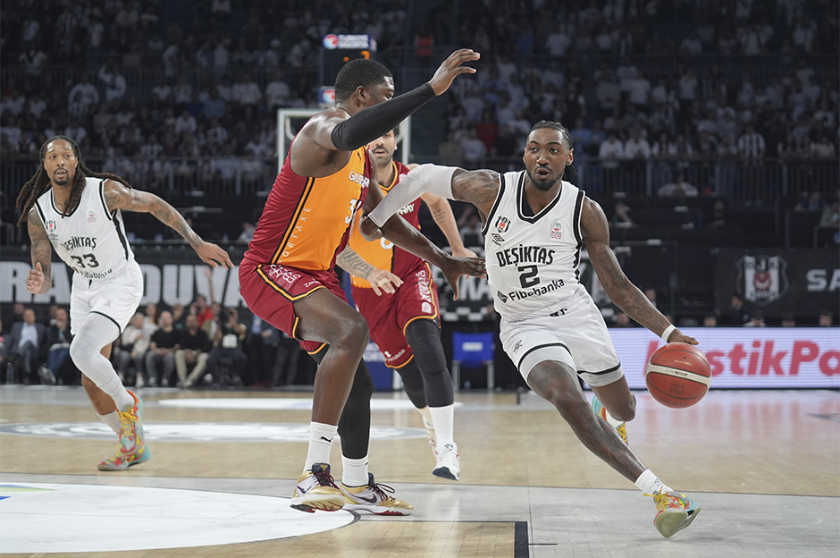 Potadeki derbide Beşiktaş'tan farklı galibiyet: Seride öne geçti