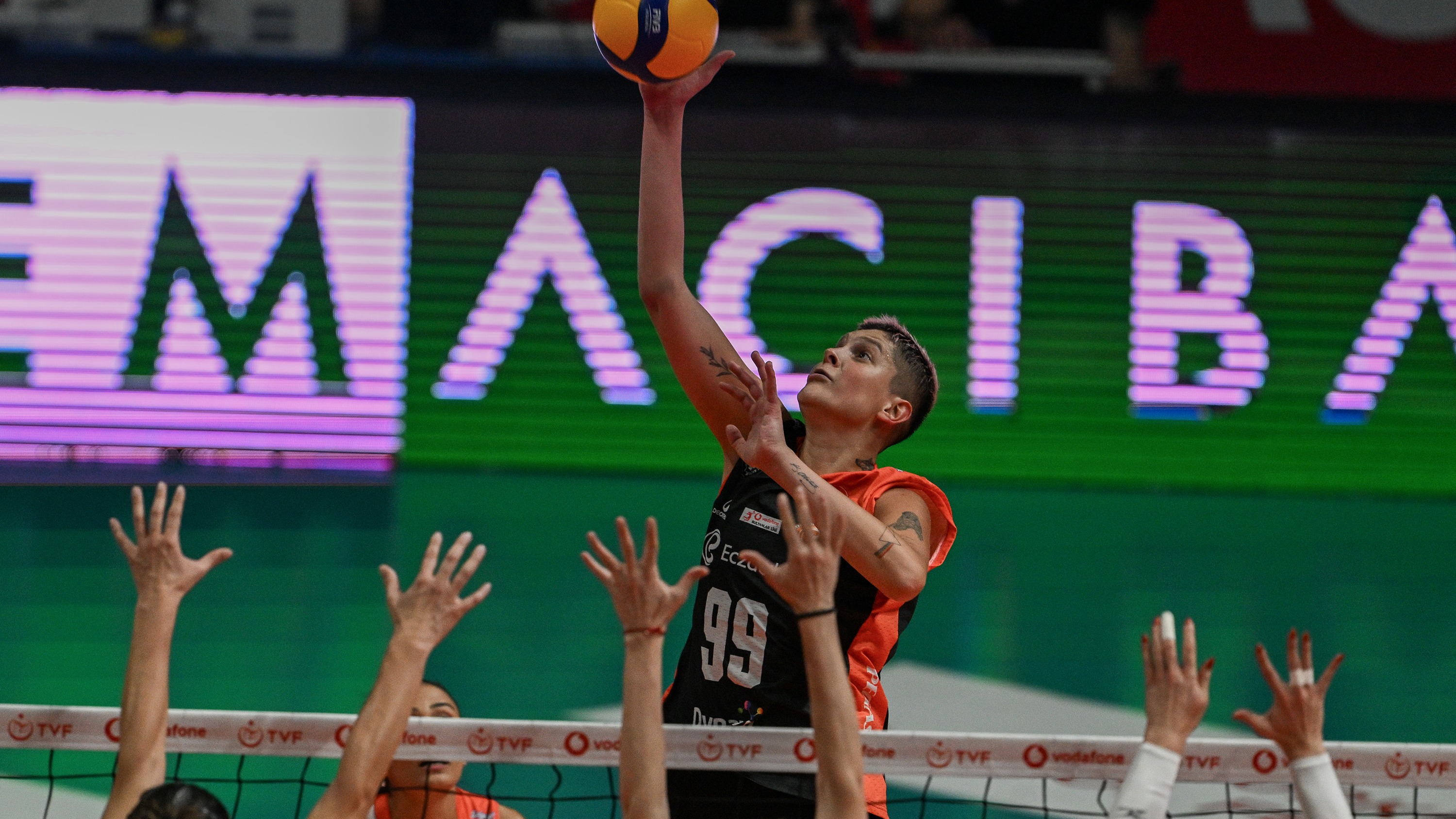 Eczacıbaşı Dynavit'ten 3-0'lık galibiyet