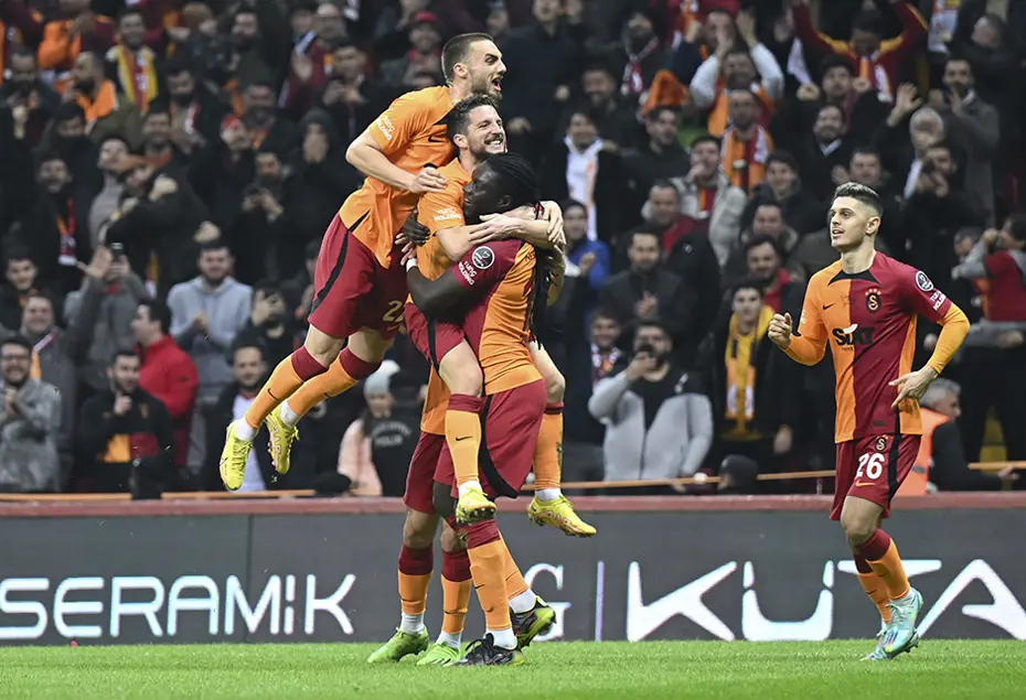 "Kornerden önce faul vardı" Galatasaray için ne yazdılar? - 8