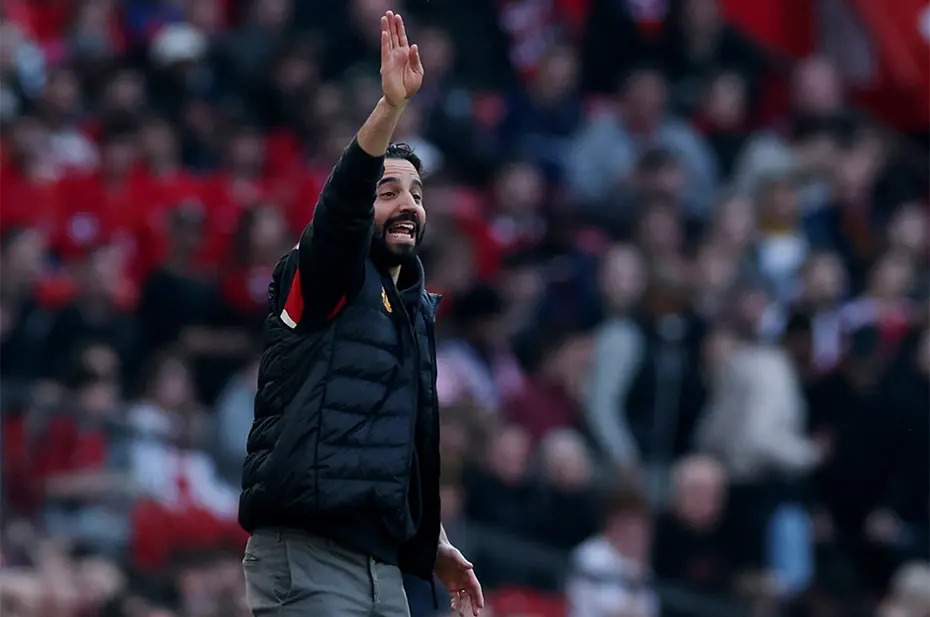 Dev maç öncesinde Manchester United taraftarlarından protesto - 4