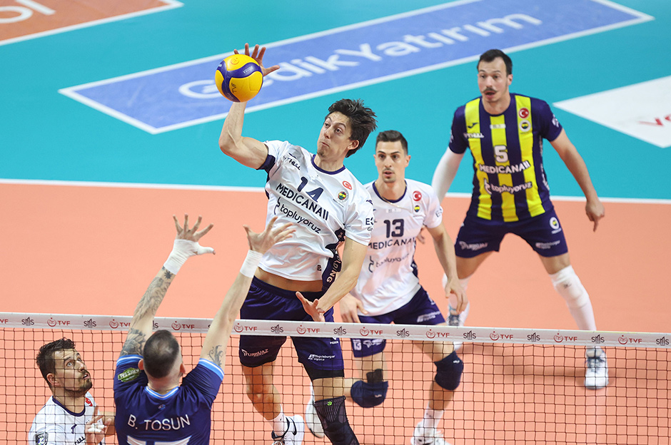 Fenerbahçe üçüncülük yolunda avantajı kaptı