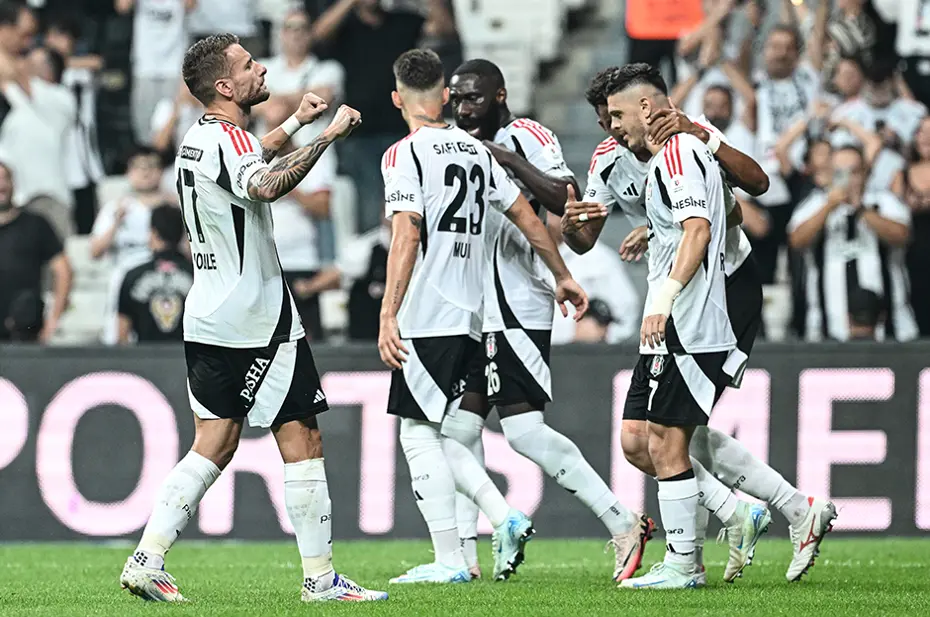 Beşiktaş'ta değişiklik: Giovanni van Bronckhorst Eyüpspor maçının 11'ini belirledi - 6